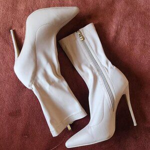 Tan/Nude SIMMI London Zip Up Ankle Boots. Size 8.